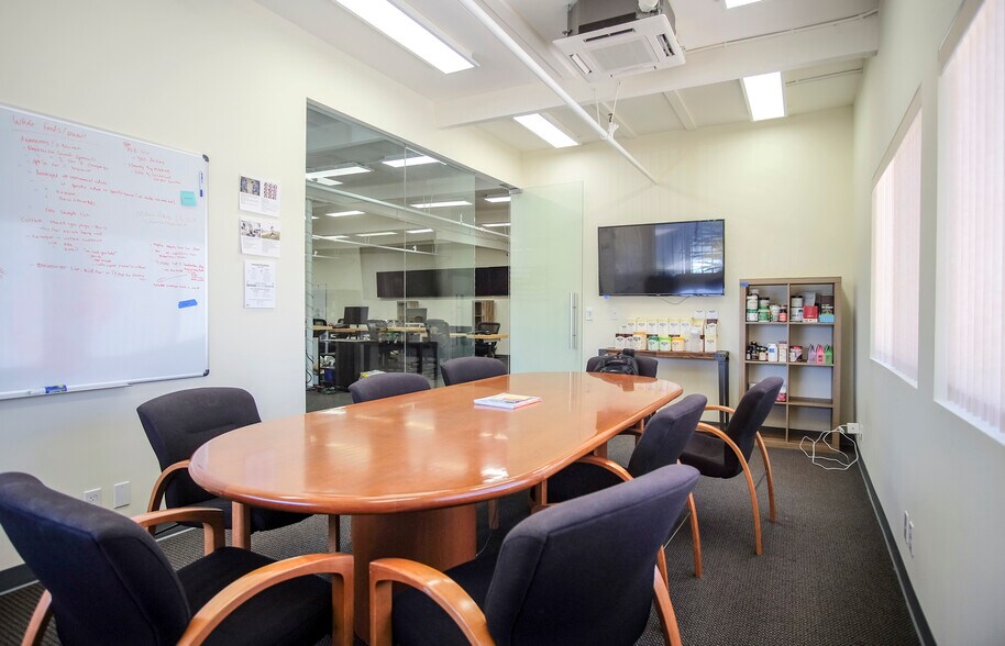 75 Aero Camino, Goleta, CA à louer - Photo de l’immeuble – Image 2 sur 6
