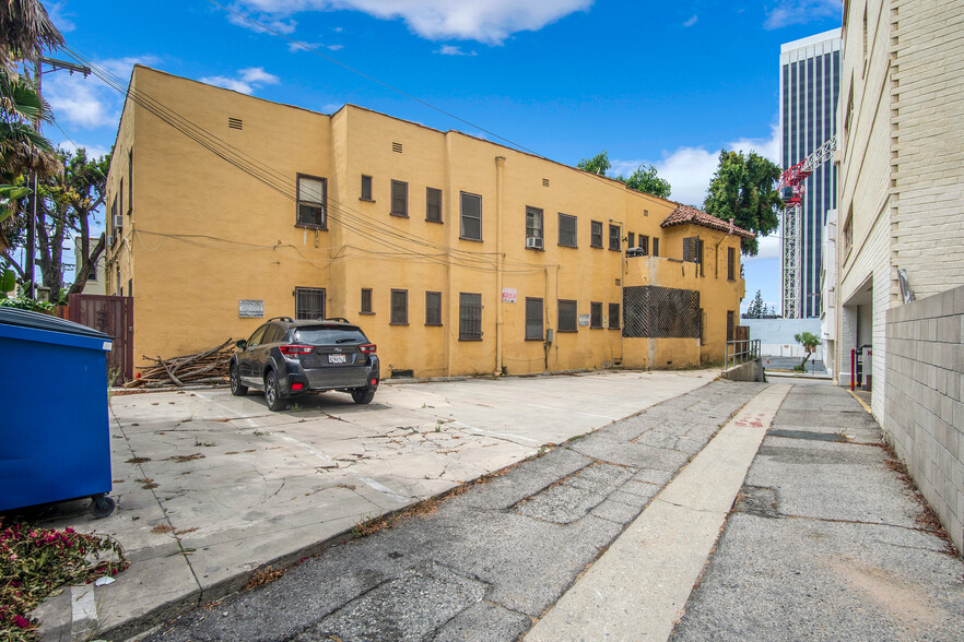712 S Stanley Ave, Los Angeles, CA à vendre - Photo de l’immeuble – Image 3 sur 28
