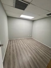 4030-4040 W Waters Ave, Tampa, FL à louer Photo de l’immeuble– Image 1 sur 6