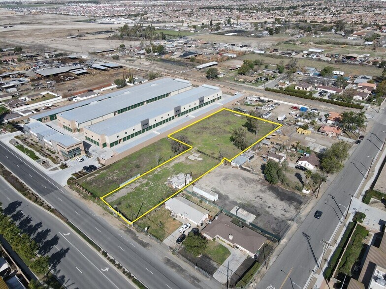 14533 Chandler St, Eastvale, CA à louer - Photo de l’immeuble – Image 1 sur 13
