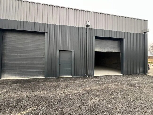 Plus de détails pour Local d’activités à vendre