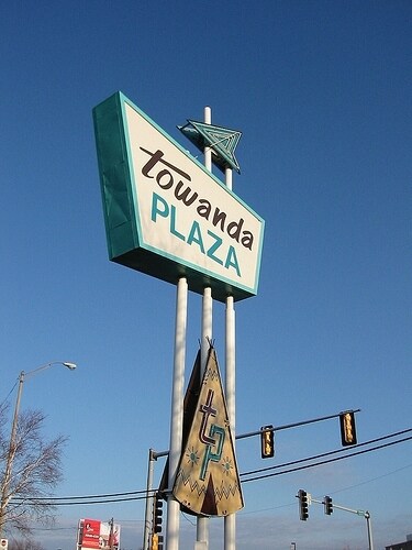 1212 Towanda Ave, Bloomington, IL à louer - Photo principale – Image 1 sur 11