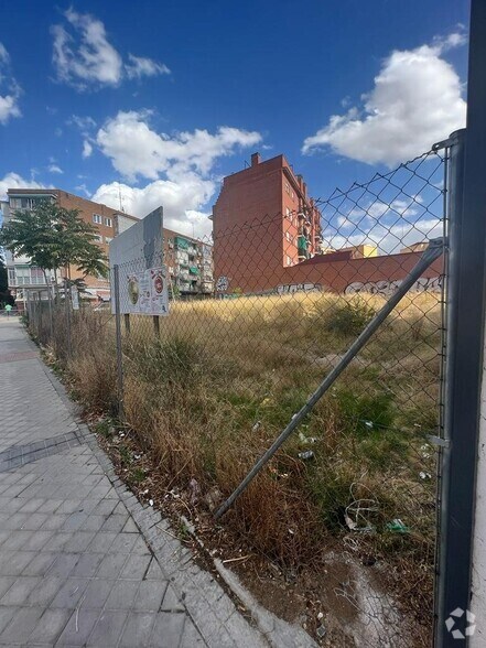 Terrain dans Madrid, Madrid à vendre - Photo de l’immeuble – Image 2 sur 4