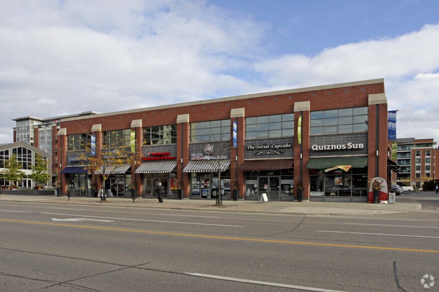 129 Lakeshore Rd E, Mississauga, ON à louer - Photo de l’immeuble – Image 2 sur 2