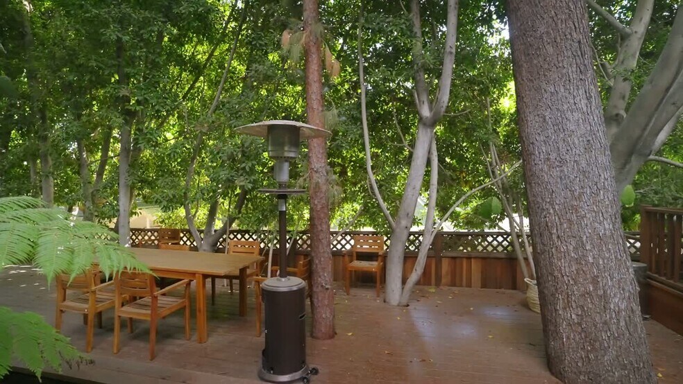 1908 Hillcrest Rd, Los Angeles, CA à vendre - Vidéo sur l’annonce professionnelle – Image 2 sur 26