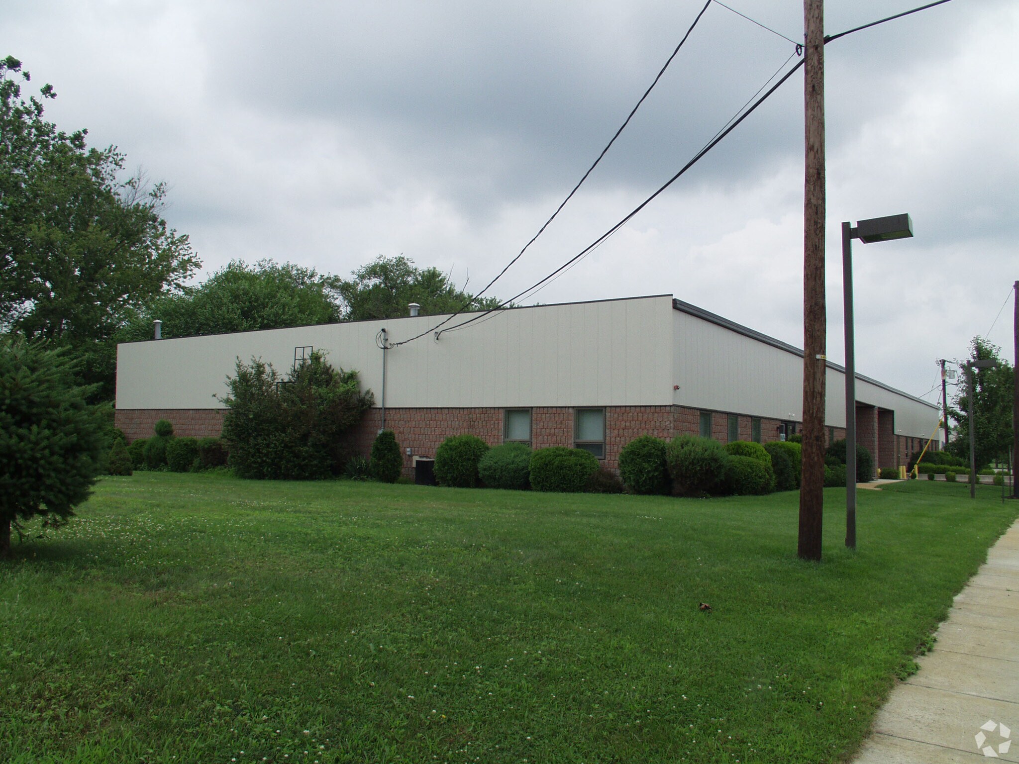 Medford Industrial Park portefeuille de 4 biens à vendre sur LoopNet.fr Photo principale– Image 1 sur 4