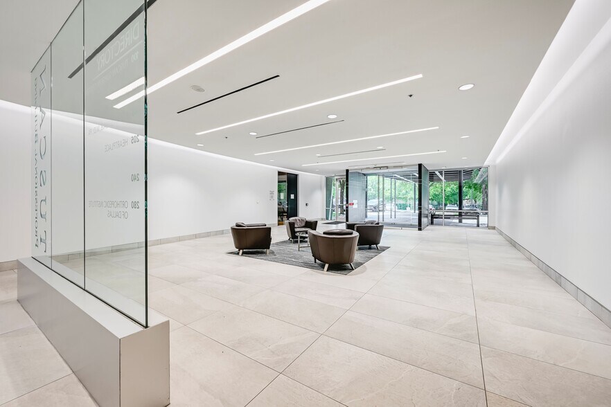 701 Tuscan Dr, Irving, TX à louer - Photo de l’immeuble – Image 3 sur 10