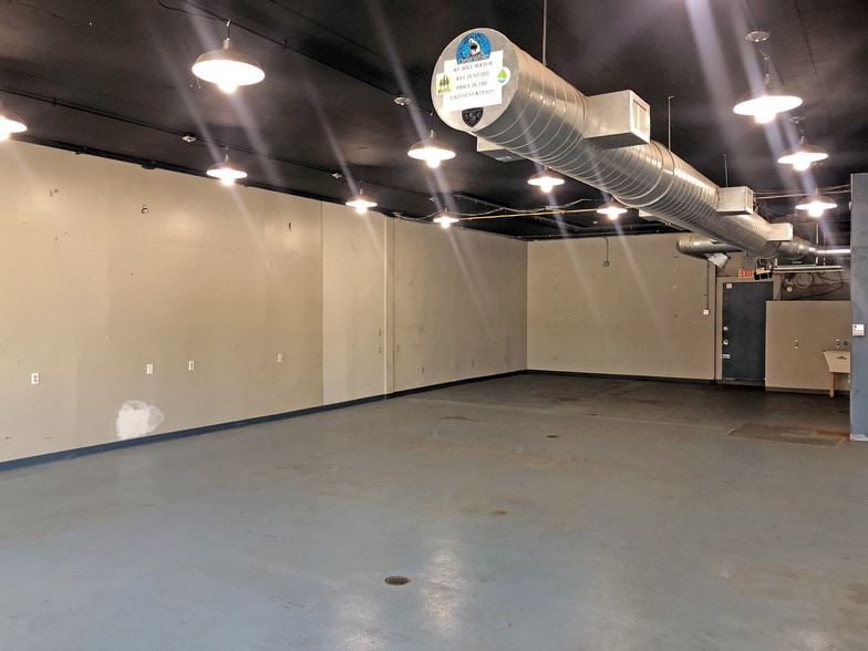 885 Second St, Manchester, NH à louer - Photo intérieure – Image 3 sur 3