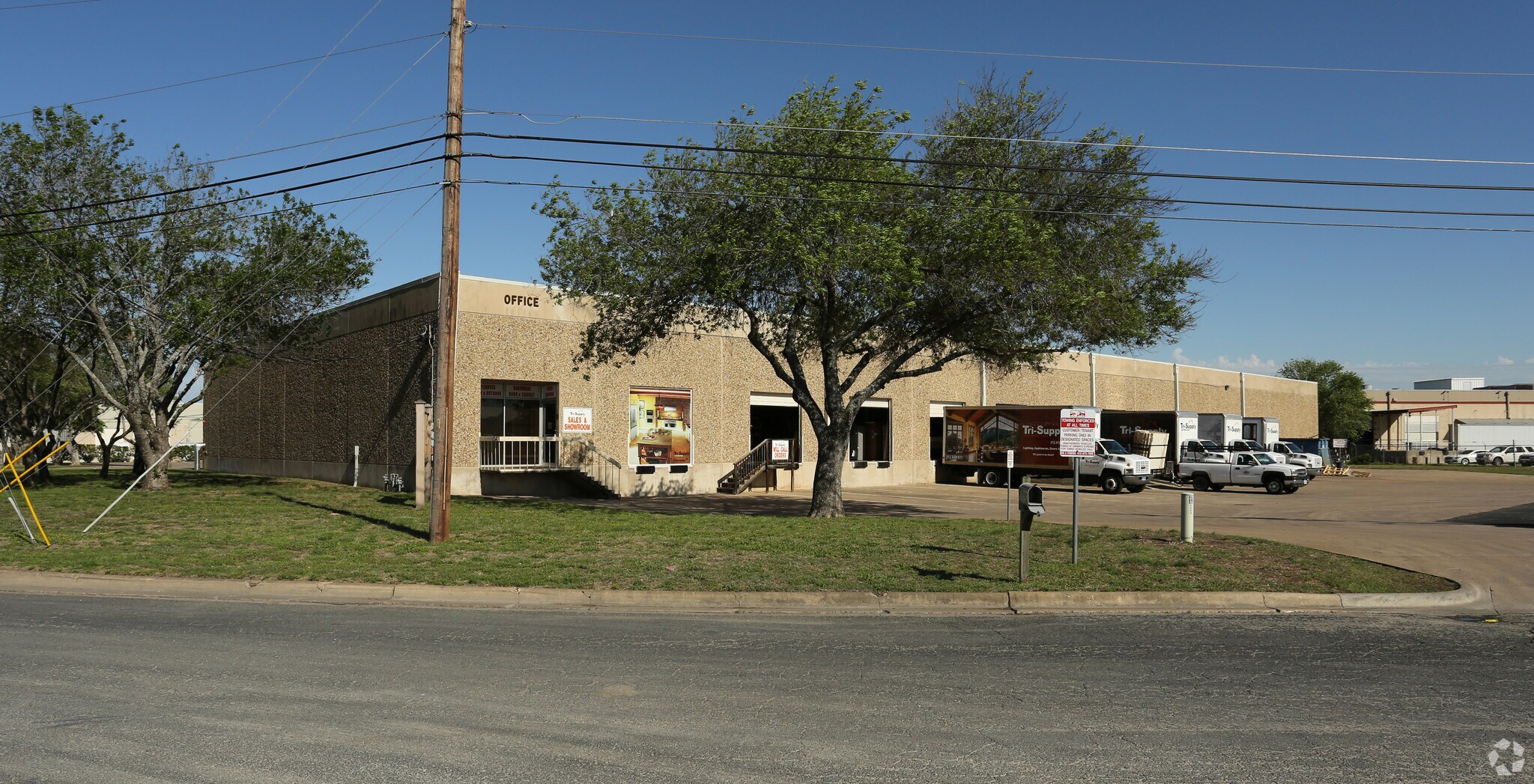 3737-3741 Drossett Dr, Austin, TX à louer Photo principale– Image 1 sur 8