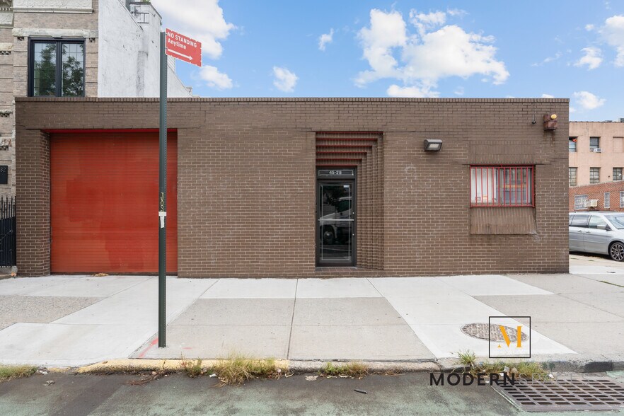 4530 11th St, Long Island City, NY à louer - Photo de l’immeuble – Image 2 sur 13