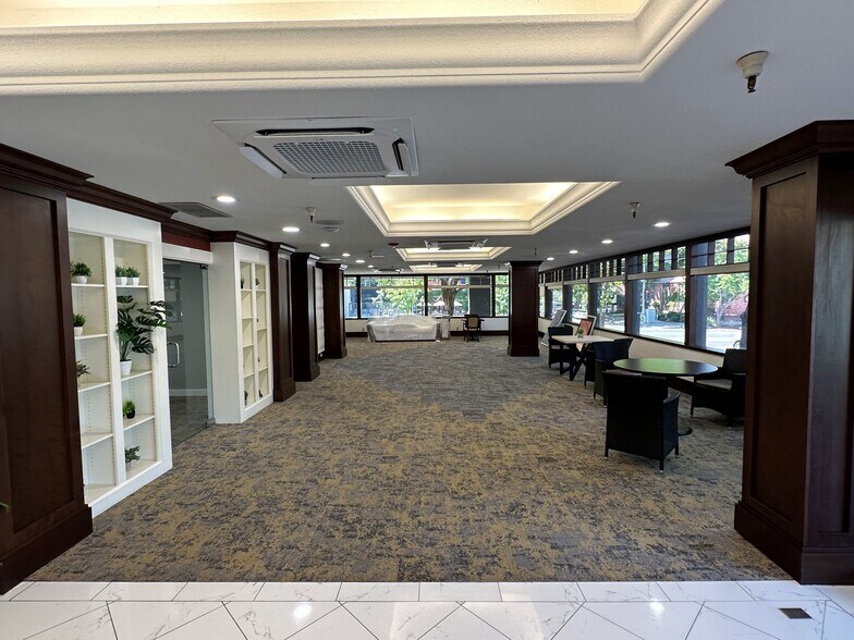 2701 Capitol Ave, Sacramento, CA à louer - Photo intérieure – Image 1 sur 1