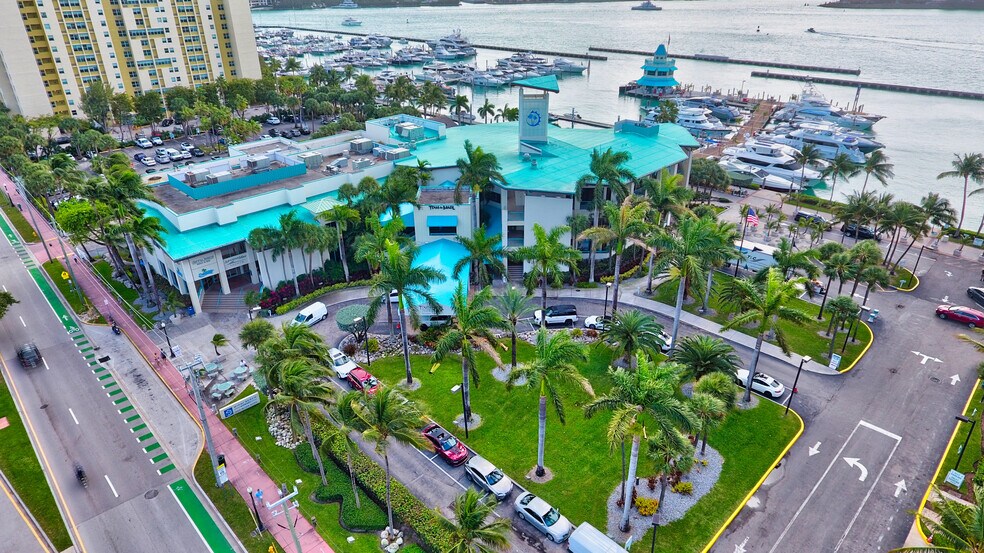 300 Alton Rd, Miami Beach, FL à louer - Photo de l’immeuble – Image 2 sur 16
