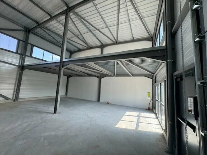 Local d'activités dans Mimizan à vendre - Photo de l’immeuble – Image 2 sur 3