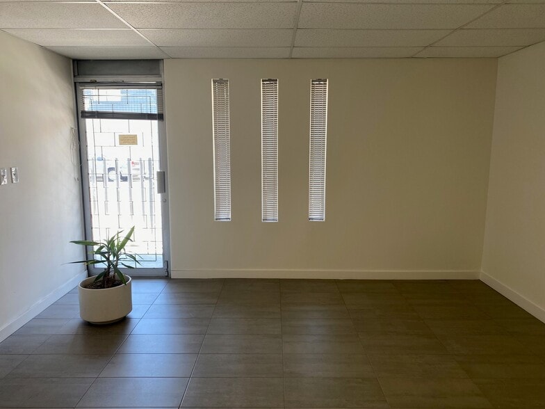 7225 Alabama Ave, Canoga Park, CA à louer - Photo intérieure – Image 2 sur 9