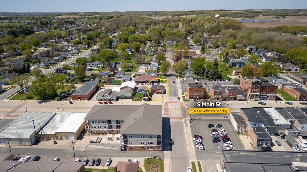 300 S Main St, Pine Island, MN à vendre - Photo de l’immeuble – Image 3 sur 10