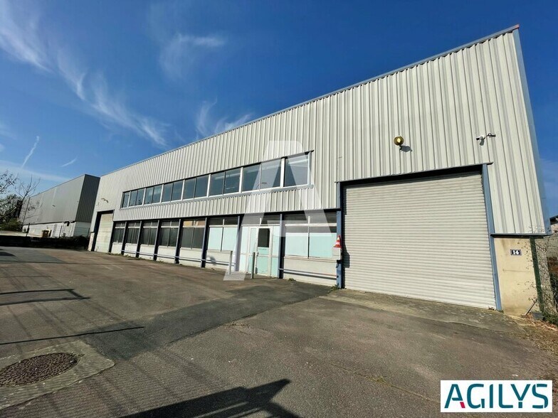 14 Rue Du Docteur Jean Charcot, Morangis à louer - Photo de l’immeuble – Image 1 sur 10