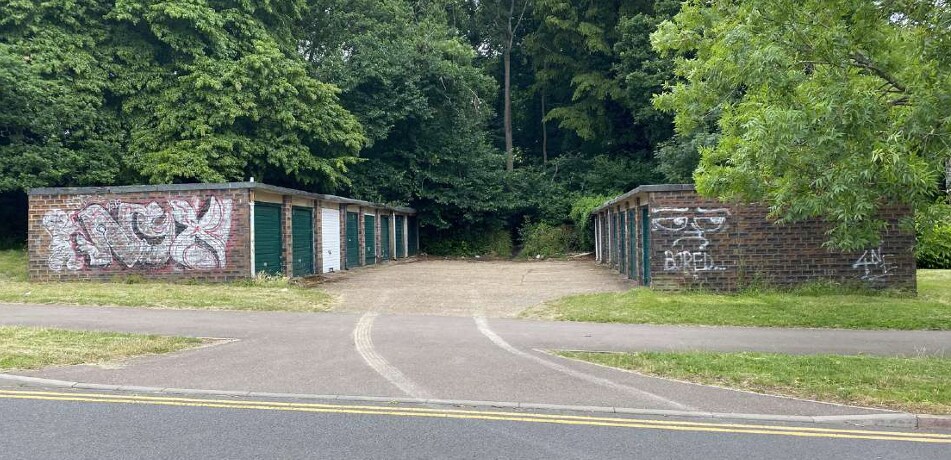 Welwyn & Hatfield Garage Sites portefeuille de 4 biens à vendre sur LoopNet.fr - Photo principale – Image 3 sur 3