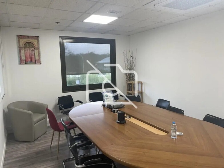 Bureau dans Croissy-Beaubourg à louer - Photo intérieure – Image 3 sur 6