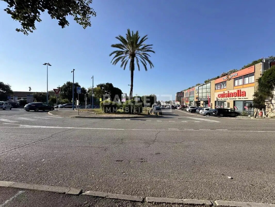 Local commercial dans Villeneuve-Loubet à louer Photo de l’immeuble– Image 1 sur 10