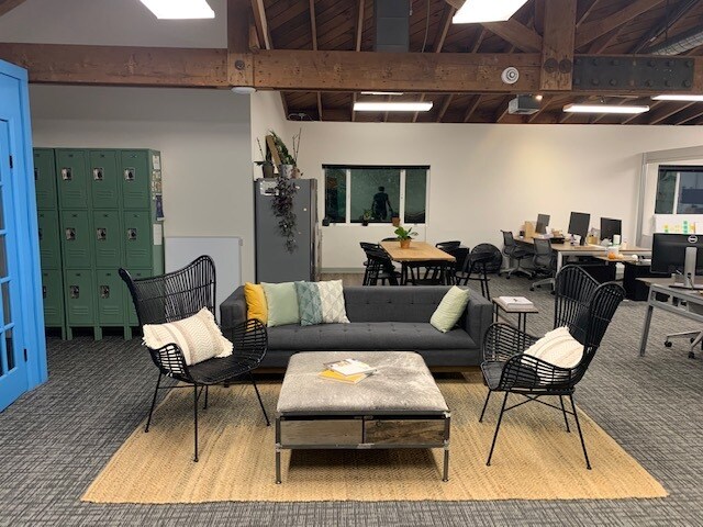 2555 San Bruno Ave, San Francisco, CA à louer - Photo de l’immeuble – Image 3 sur 5