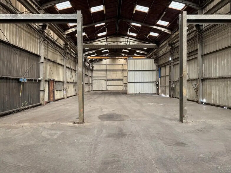 Industriel/Logistique dans Brains à louer - Photo de l’immeuble – Image 3 sur 5