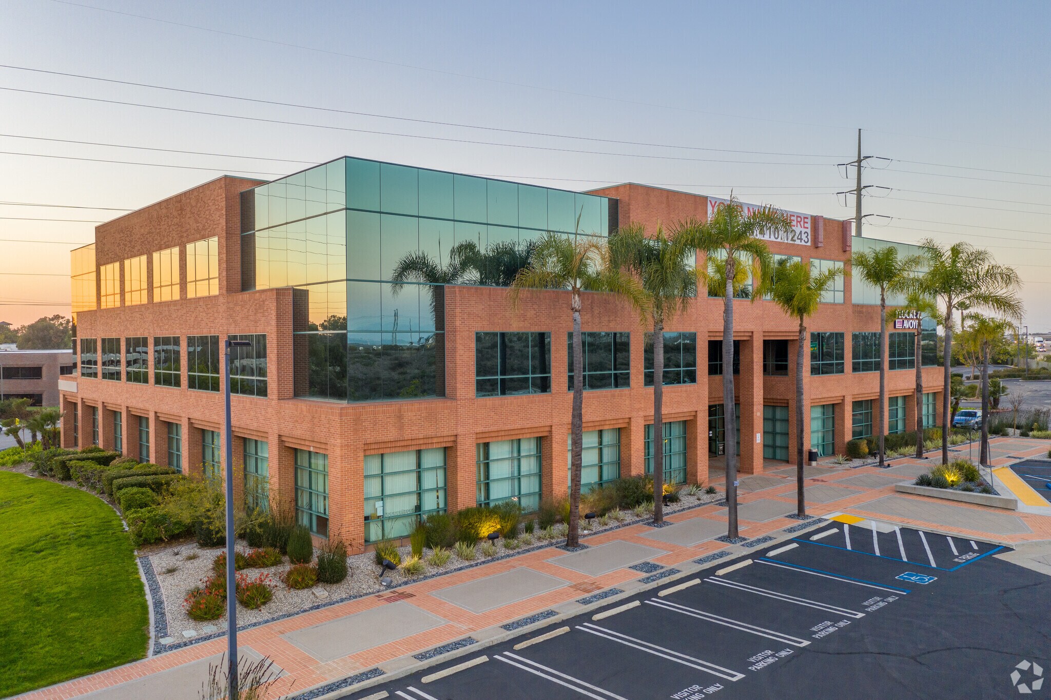 6165 Greenwich Dr, San Diego, CA à louer Photo principale– Image 1 sur 7