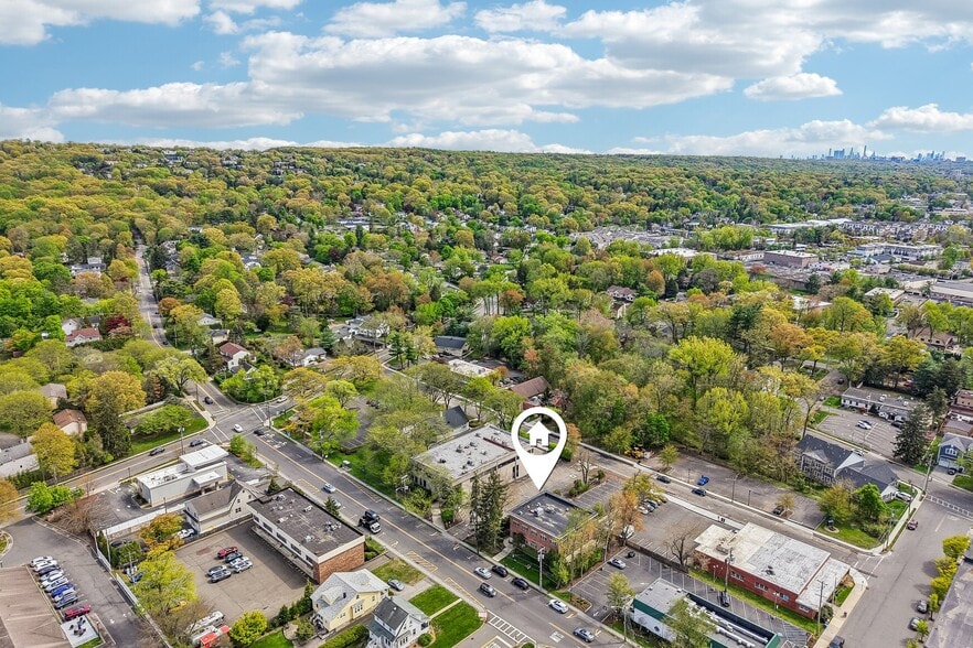 92 Union Ave, Cresskill, NJ à vendre - Photo principale – Image 1 sur 46