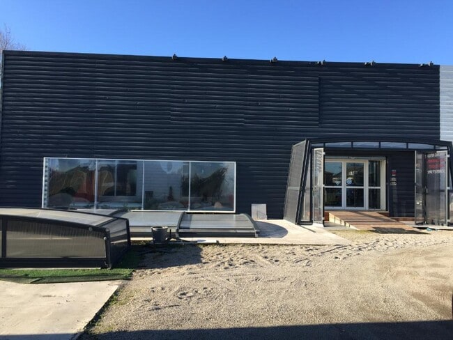 Plus de détails pour Local commercial à louer