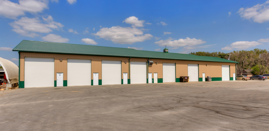 27759 Fairground Rd, Adel, IA à louer - Photo de l’immeuble – Image 1 sur 1