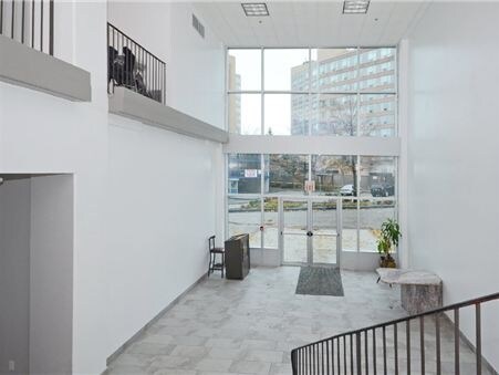 3050 Confederation Pky, Mississauga, ON à louer - Photo intérieure – Image 2 sur 6