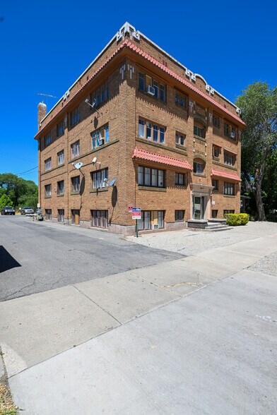 2465 Monroe Blvd, Ogden, UT à vendre - Photo de l’immeuble – Image 2 sur 16
