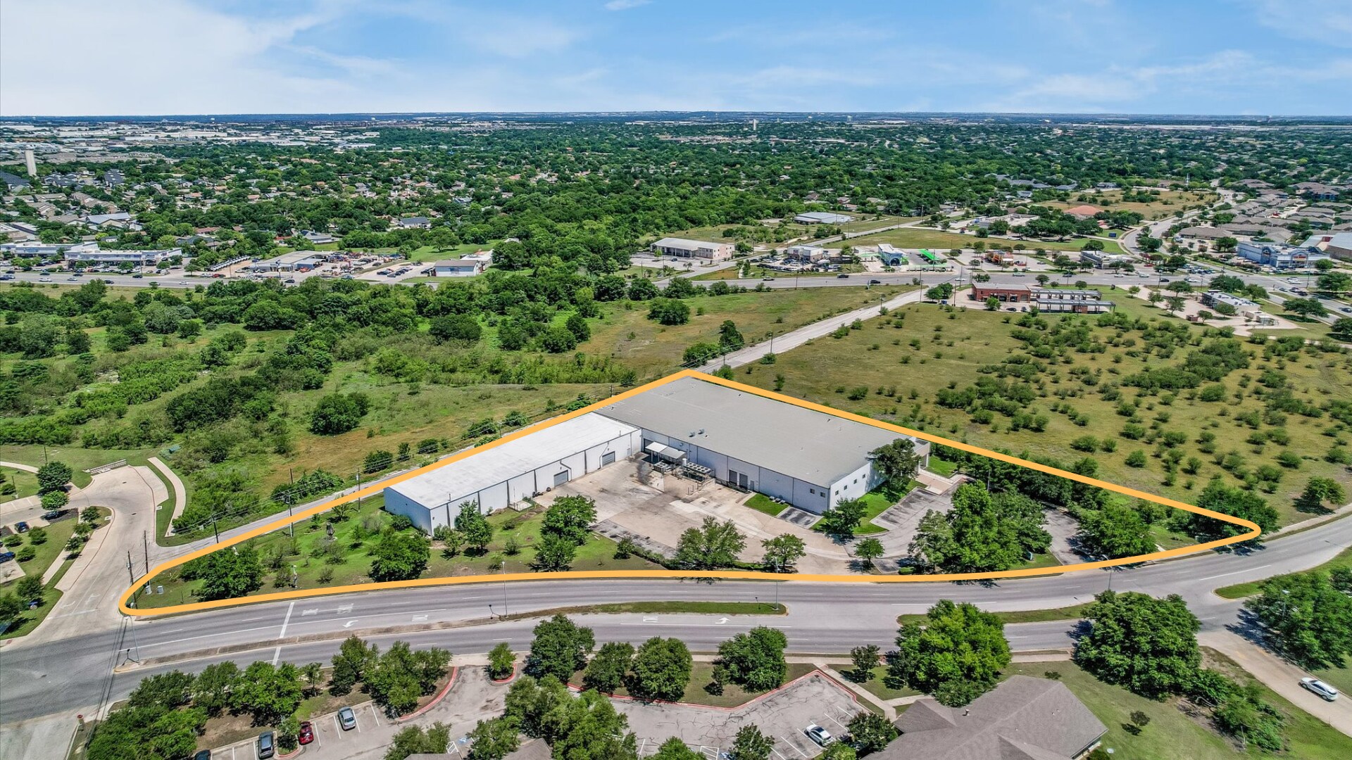 400 S Heatherwilde Blvd, Pflugerville, TX à louer Photo de l’immeuble– Image 1 sur 13