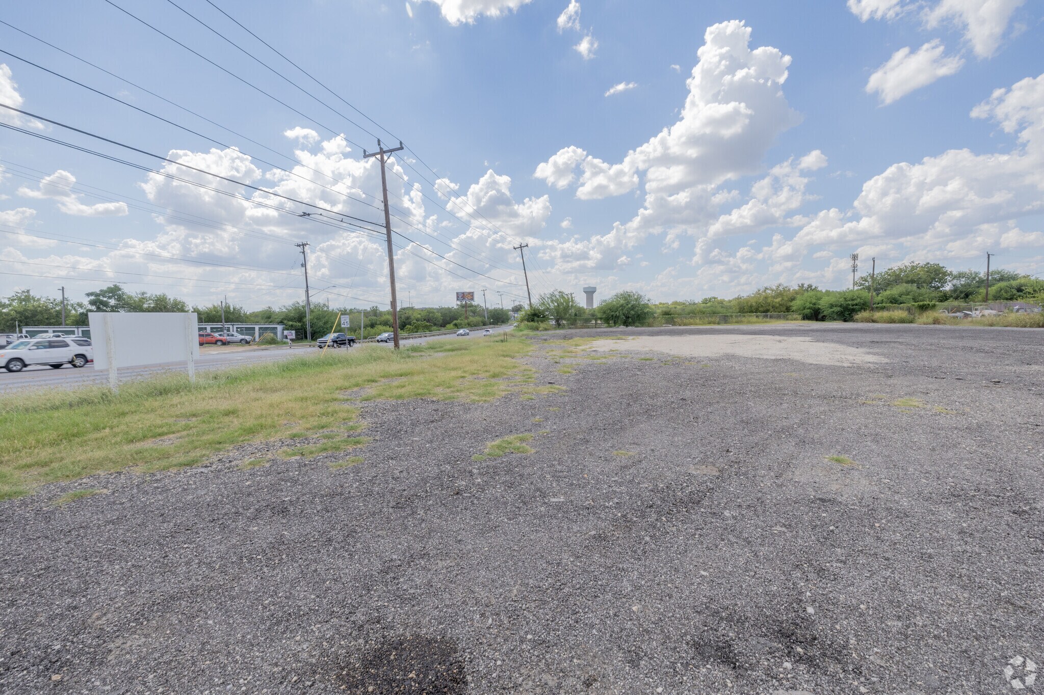 7207 Grissom Rd, San Antonio, TX à louer Photo de l’immeuble– Image 1 sur 3