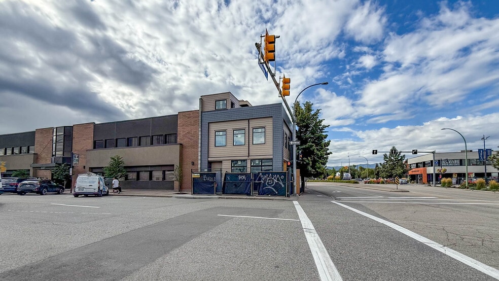 1659 Water St, Kelowna, BC à louer - Photo de l’immeuble – Image 2 sur 8