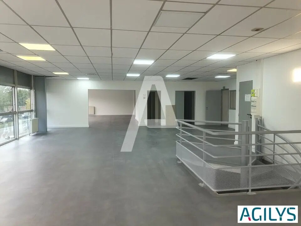 Local d’activités dans Champigny-sur-Marne à louer Photo de l’immeuble– Image 1 sur 11