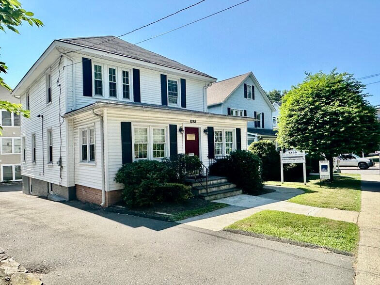 1258 Bedford St, Stamford, CT à louer - Photo de l’immeuble – Image 3 sur 17