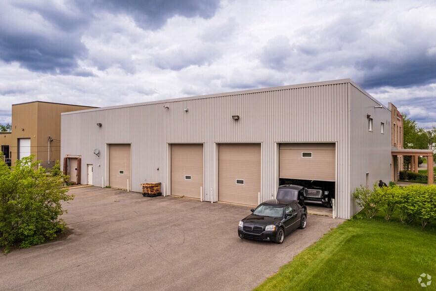 215 Av Liberté, Candiac, QC à louer - Photo de l’immeuble – Image 2 sur 3