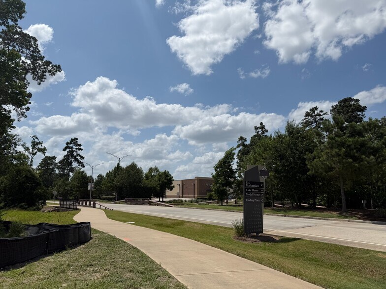 350 Grand Link Dr, Conroe, TX à louer - Photo de l’immeuble – Image 3 sur 28