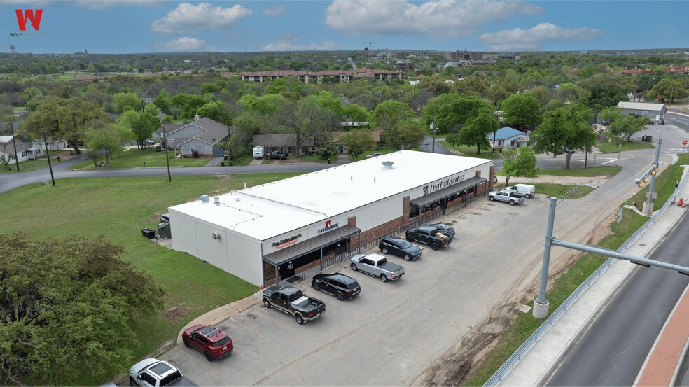 901-905 N Austin Ave, Georgetown, TX à louer - Photo de l’immeuble – Image 3 sur 12