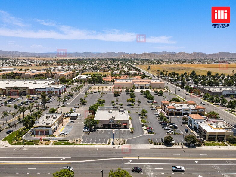 W Florida Ave & Kirby St, Hemet, CA à louer - Photo de l’immeuble – Image 3 sur 6