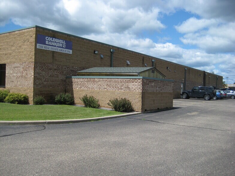 5725 Windy Dr, Stevens Point, WI à vendre - Photo de l’immeuble – Image 3 sur 7