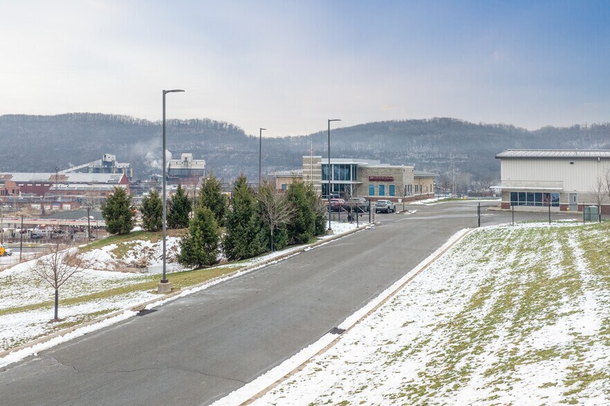 265 State St, Clairton, PA à louer - Photo de l’immeuble – Image 3 sur 4