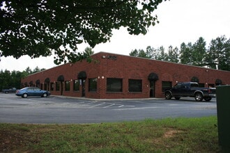 4582 Atwater Ct, Buford, GA à louer Photo de l’immeuble– Image 1 sur 1