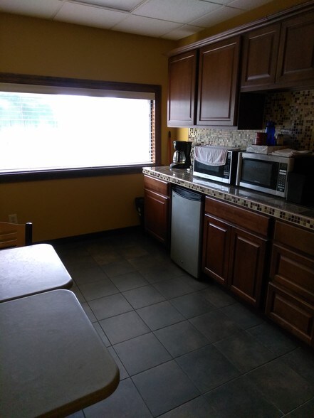 5706 Troost Ave, Kansas City, MO à vendre - Photo intérieure – Image 2 sur 21