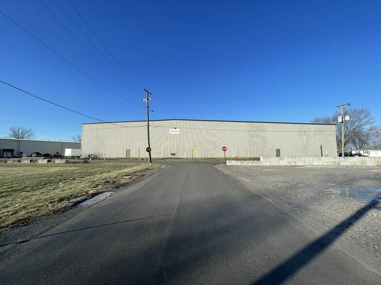 400 W Wall St, Paulding, OH à louer - Photo de l’immeuble – Image 2 sur 11
