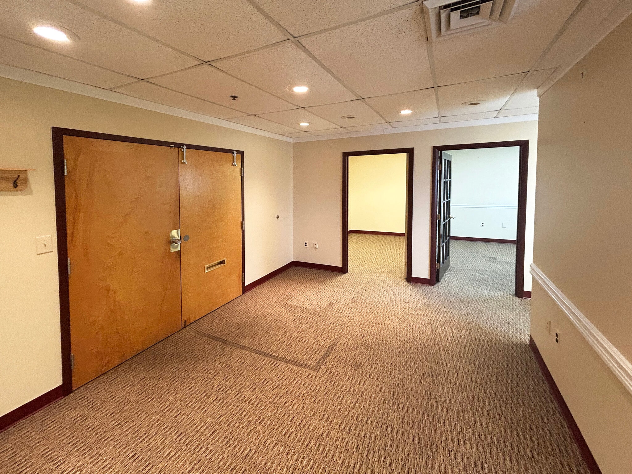8831 Satyr Hill Rd, Parkville, MD à louer Photo de l’immeuble– Image 1 sur 6