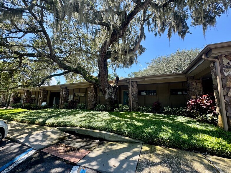 911-917 S Parsons Ave, Brandon, FL à louer - Photo de l’immeuble – Image 2 sur 31