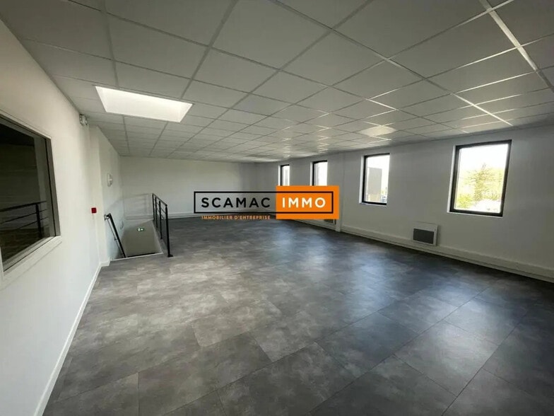 Industriel/Logistique dans Les Mureaux à louer - Photo de l’immeuble – Image 2 sur 7