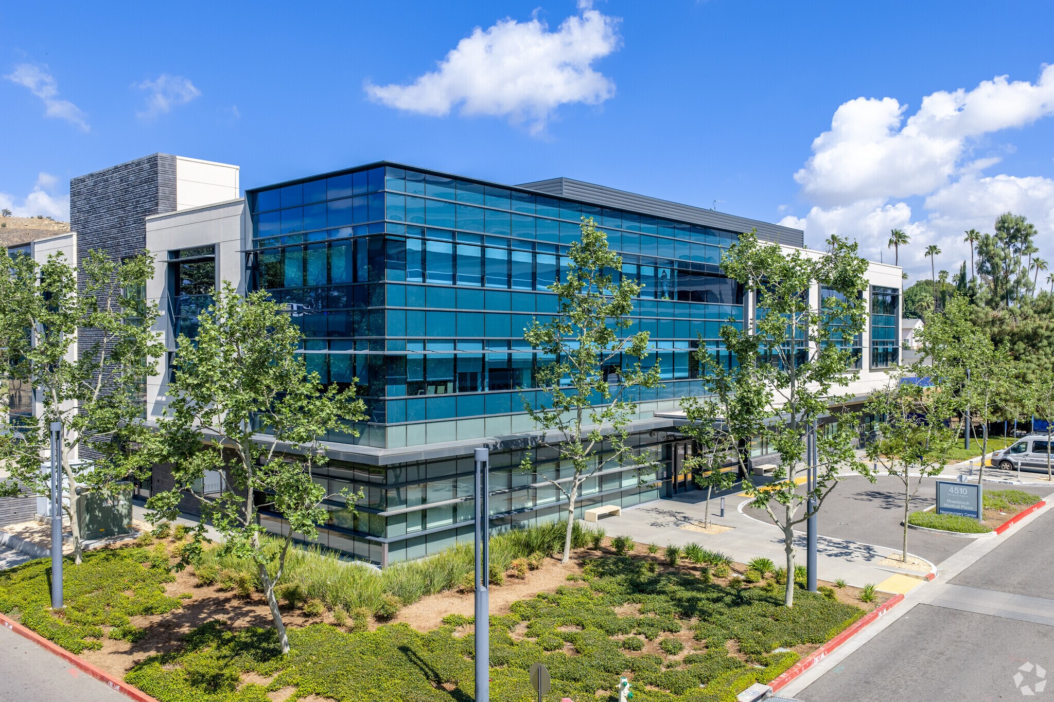 4510 Brockton Ave, Riverside, CA à louer Photo de l’immeuble– Image 1 sur 19