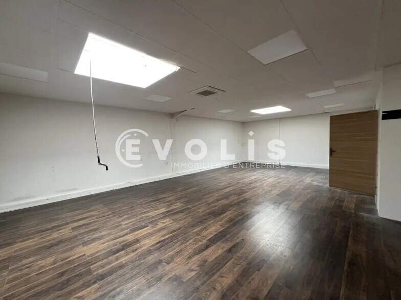 Bureau dans Neuilly-sur-Marne à louer - Photo de l’immeuble – Image 1 sur 13